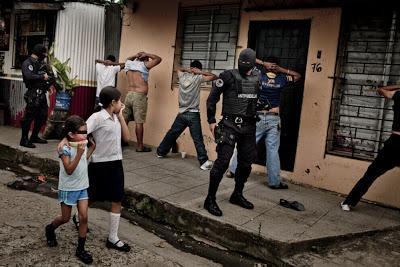 Muestra recoge las fotografías premiadas en el World Press Photo 2013 El Salvador Gangs / Tomás Munita