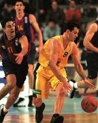 Randy Duck of the London Towers against a young Juan Carlos Navarro in the Euroleague