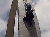 Bajó Arco Bandera, hombre subió ayer contra Barrick.