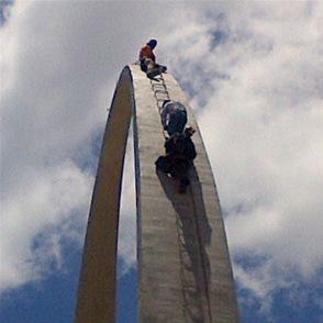 Bajó hoy de Arco de la Bandera, hombre subió ayer contra la Barrick.