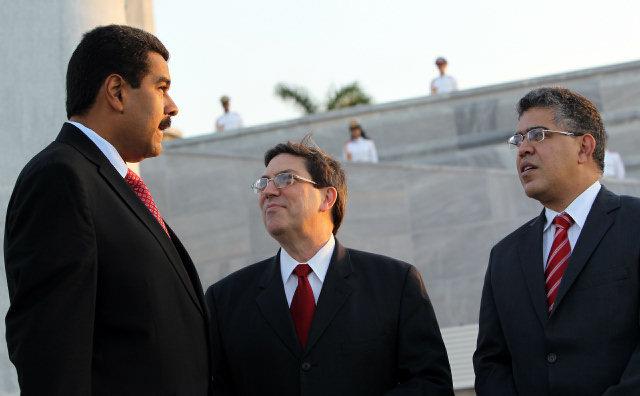 FIDEL CELEBRA SU CONTROL SOBRE VENEZUELA CON MADURO