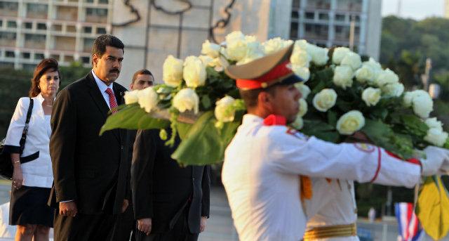 FIDEL CELEBRA SU CONTROL SOBRE VENEZUELA CON MADURO