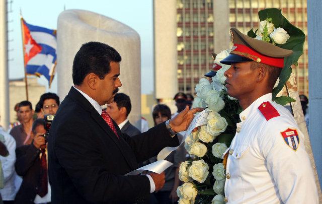 FIDEL CELEBRA SU CONTROL SOBRE VENEZUELA CON MADURO