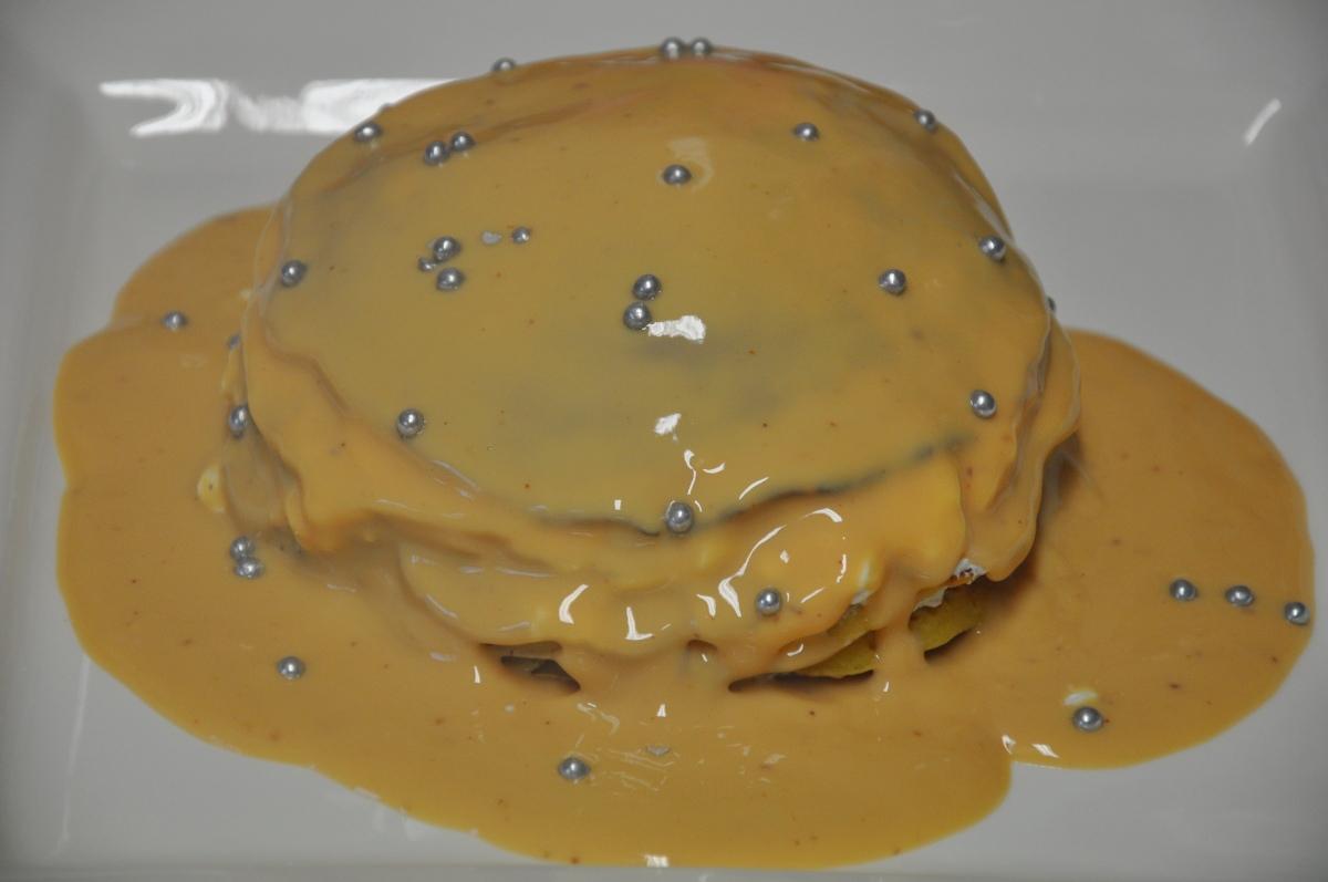 Tarta De Tortitas, Rellena De Nata Con Salsa Praliné