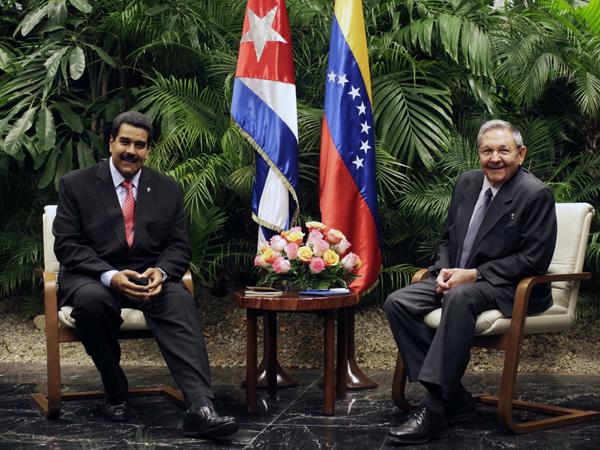 CASTRO RECIBE A SU HOMBRE FUERTE DE VENEZUELA