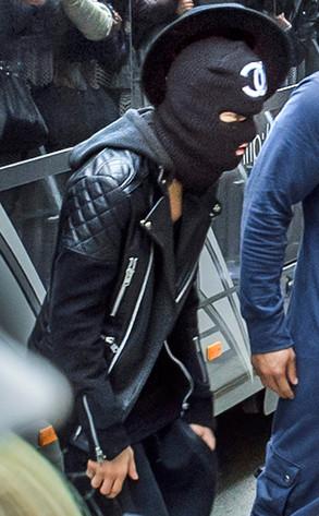 Justin Bieber sale a la calle vestido de ladrón chic…
