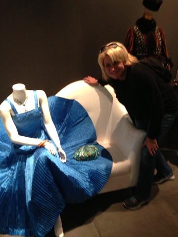 Moda años 40,50,60 y automóviles de época en el Museo del Automóvil en
Málaga.