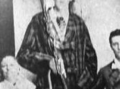 ‘gigante’ descansa junto Atocha