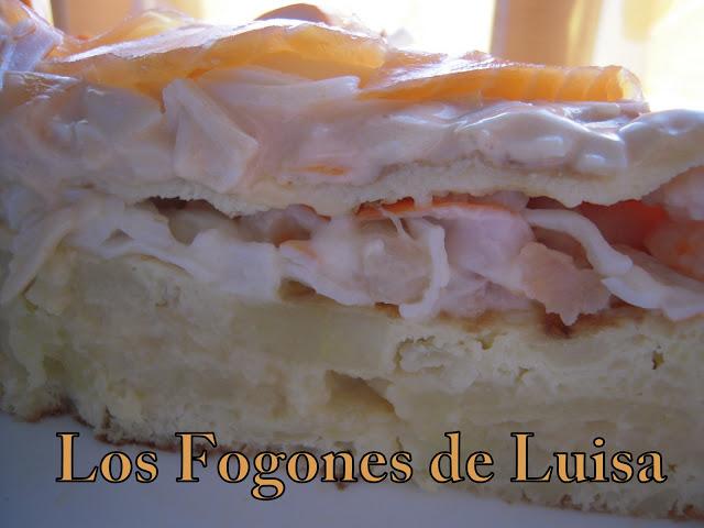 TORTILLA RELLENA CON SALMON, GAMBAS Y PALITOS DE MAR