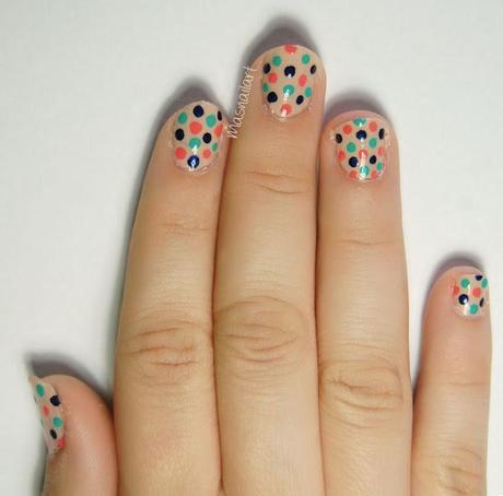 Másnailartista: Uñas con lunares de colores.