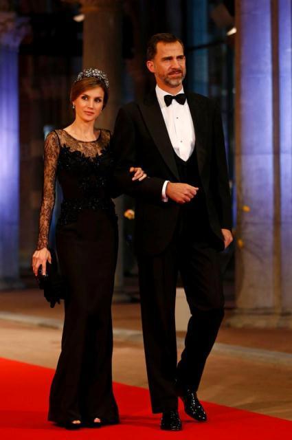 Letizia, en la cena de gala en Holanda, vestida por Felipe Varela