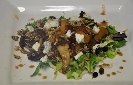 Ensalada De Peras Salteadas,Vinagre De Modena,Panceta,Gorgonzola Y Miel Templada