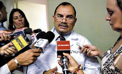 SE ROMPE EL PENE AL CAERSE DESDE LA CAMA