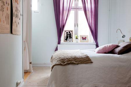 sillones sofas estampado floral papel de pared pintado estampado floral muebles de diseño silla 7 arne jacobsen muebles de colores decoración estampados florales decoración diseño de interiores nórdicos decoración en colores Decoración con colores intensos y estampados blog interiores y decoración blog decoración nordica escandinava 