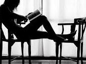 Mujer leyendo. Andrés Neuman