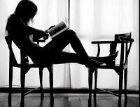 Mujer leyendo. Andrés Neuman