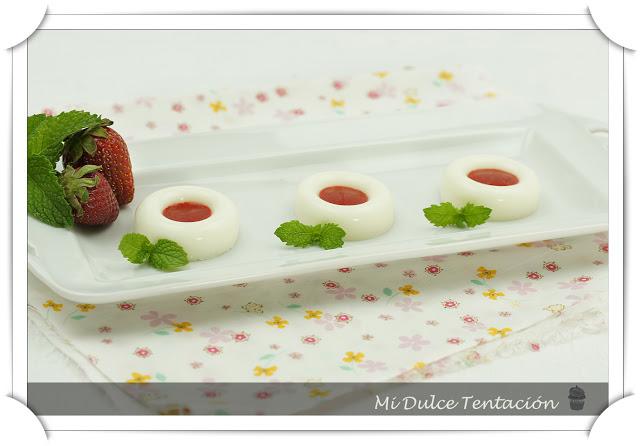 Panna Cotta de Vainilla con Salsa de Fresas