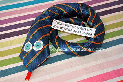 12 meses 12 retos: Una serpiente hecha con corbata serpiente corbata