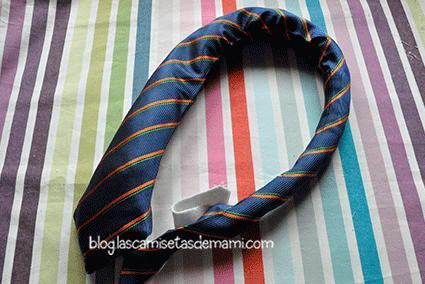 12 meses 12 retos: Una serpiente hecha con corbata serpiente-corbata-8