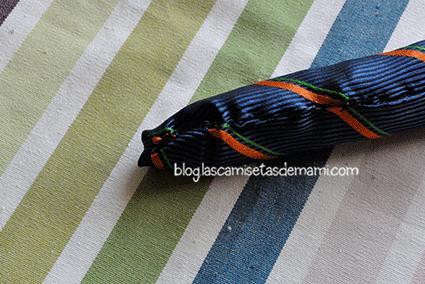 12 meses 12 retos: Una serpiente hecha con corbata serpiente-corbata-1