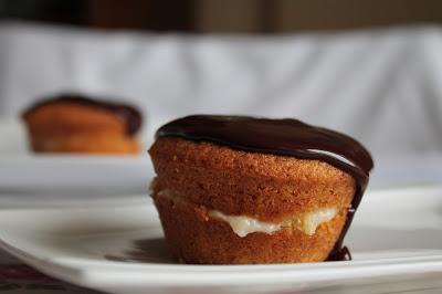 Cupcakes_chocolate_Boston Cream Pie