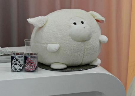 MAKE ME UP MAKE ME UP