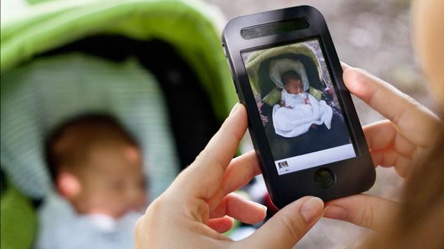Las madres encabezan el uso de redes sociales y compras online