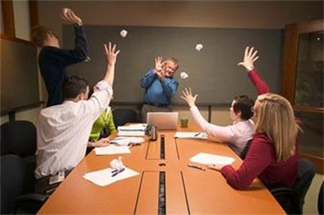 Si pagas cacahuetes tendrás monos, si pagas diamantes, amebas incompetentes. collective_incompetence