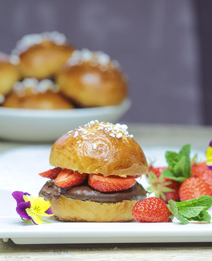 brioche with chocolate and strawberries