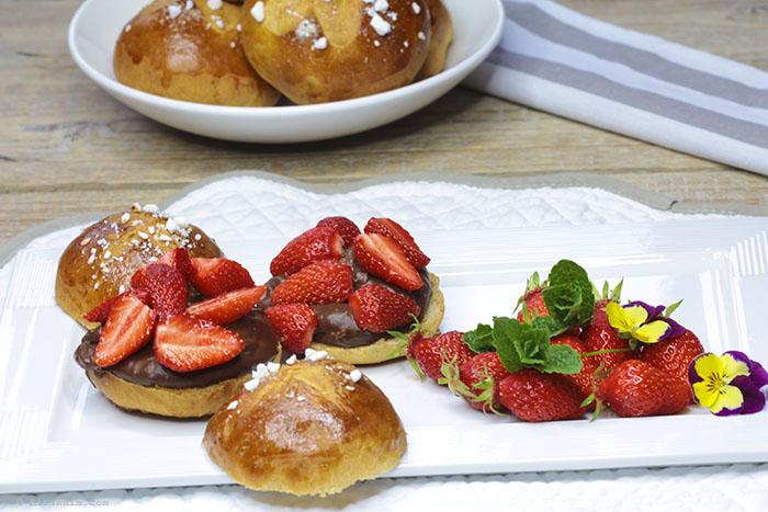 brioche with chocolate and strawberries