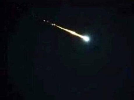 imagen de meteorito entrando a la atmosfera