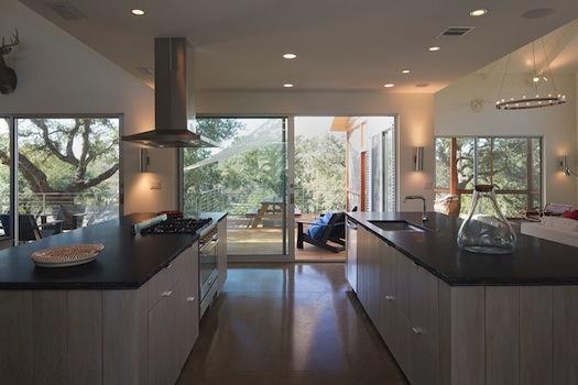 Una casa junto al río en las afueras de Austin, TX