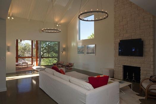 Una casa junto al río en las afueras de Austin, TX