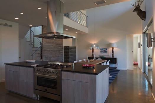 Una casa junto al río en las afueras de Austin, TX