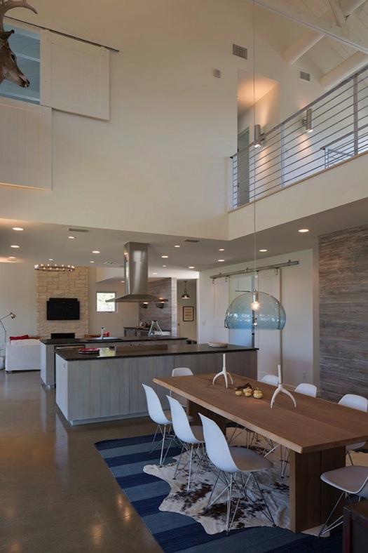 Una casa junto al río en las afueras de Austin, TX