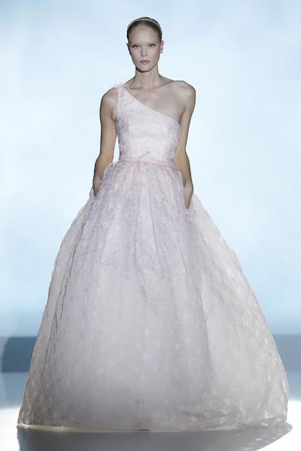 Rosa Clará 2014 Collection: feminidad, romanticismo y un estilo chic inunda la Pasarela Gaudí