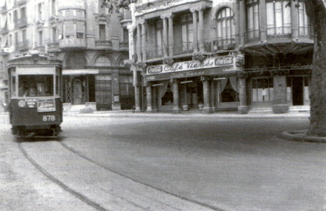 BARCELONA ...CASA FUSTER, DE LLUÍS DOMENCH I MONTANER 1849-1923...Y EL CAFÉ VIENÉS JAZZ CLUB...1-05-2013...