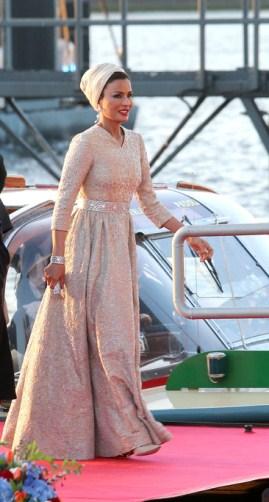 La Jequesa de Qatar, lección de estilo en la entronización de Holanda. Icono fashion