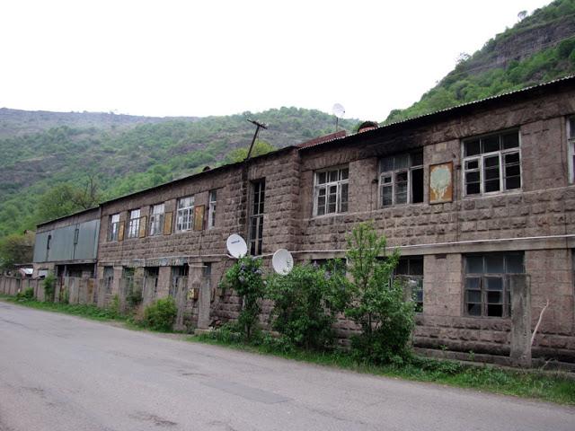 Armenia, restos de la central eléctrica de Dzogaret