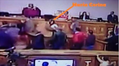 PASO A PASO LA GOLPIZA A MARIA CORINA Y BORGES, BRUTAL !!