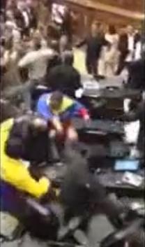 PASO A PASO LA GOLPIZA A MARIA CORINA Y BORGES, BRUTAL !!