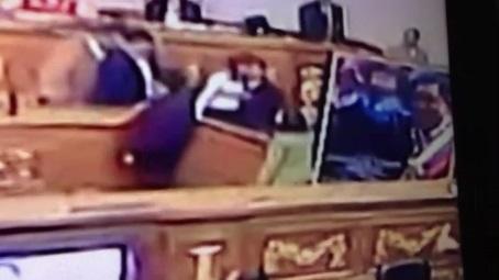 PASO A PASO LA GOLPIZA A MARIA CORINA Y BORGES, BRUTAL !!