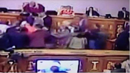 PASO A PASO LA GOLPIZA A MARIA CORINA Y BORGES, BRUTAL !!