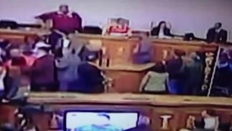 PASO A PASO LA GOLPIZA A MARIA CORINA Y BORGES, BRUTAL !!