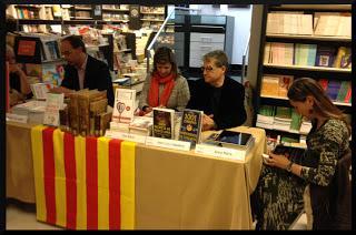 Sant Jordi 2013: todo un éxito Llibreria Claret. José Luis Caballero i Ana Riera