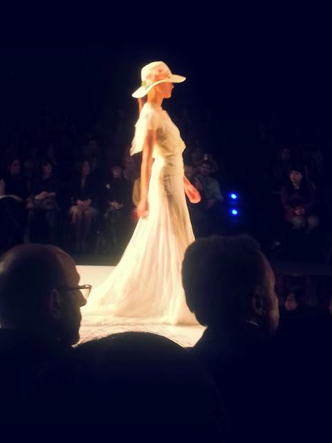 Exclusive Weddings en el desfile de YolanCris de Pasarela Gaudí : nos encantó la colección 'Ethereal Evanescence'