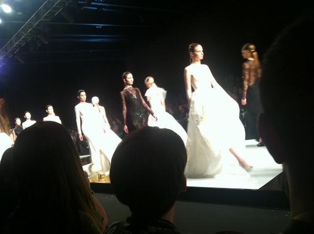 Exclusive Weddings en el desfile de YolanCris de Pasarela Gaudí : nos encantó la colección 'Ethereal Evanescence'