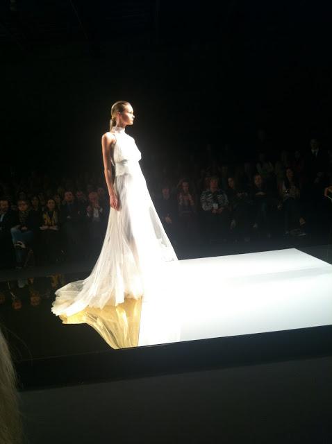 Exclusive Weddings en el desfile de YolanCris de Pasarela Gaudí : nos encantó la colección 'Ethereal Evanescence'