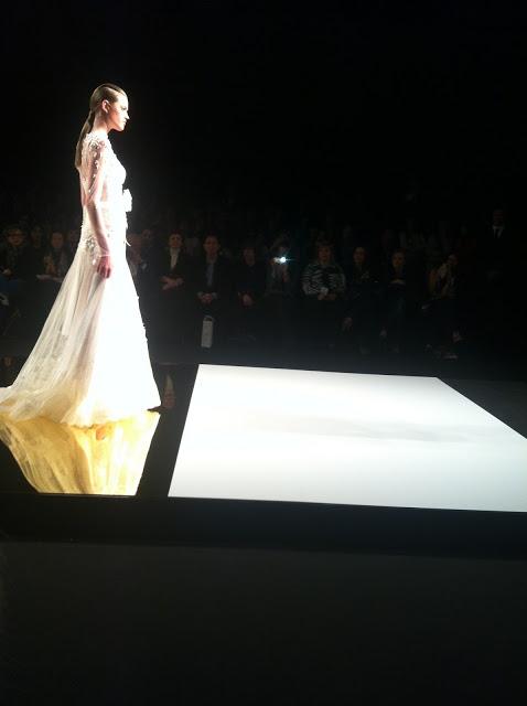 Exclusive Weddings en el desfile de YolanCris de Pasarela Gaudí : nos encantó la colección 'Ethereal Evanescence'