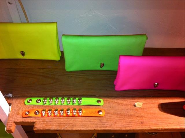 bolso de mano fluor